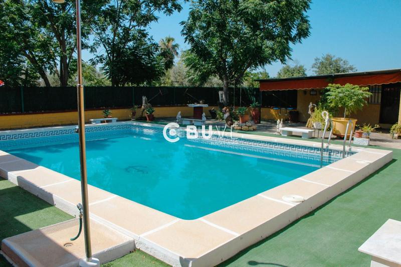 Foto a00479a6-3f34-4ceb-8303-0913caa68b08. Chalet se vende chalet independiente en lora del rio en Lora del Río