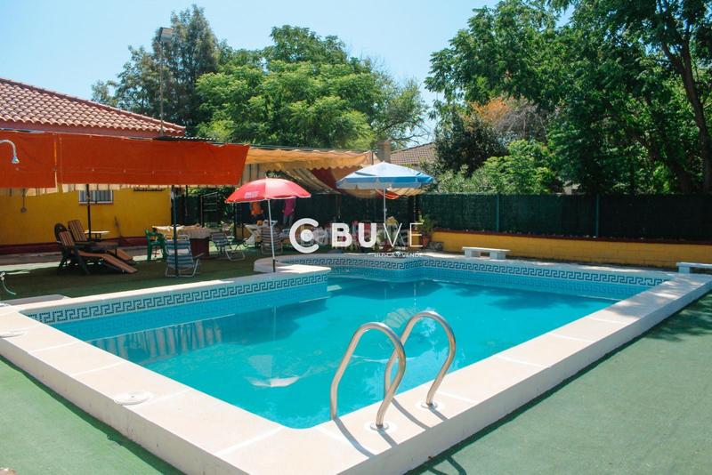Foto a9cd2830-22d8-4186-8fff-c64e2cb9f149. Chalet se vende chalet independiente en lora del rio en Lora del Río