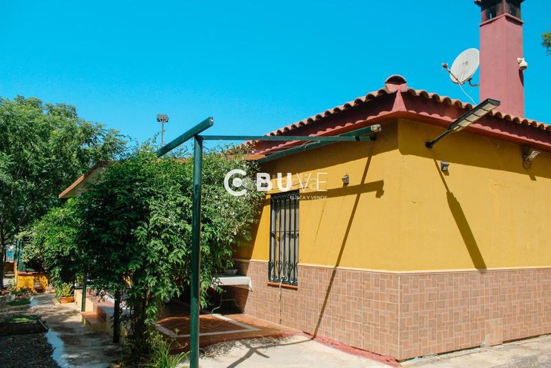 Foto bf89a57d-adbc-4872-a2ee-e4af1bf65c37. Chalet se vende chalet independiente en lora del rio en Lora del Río