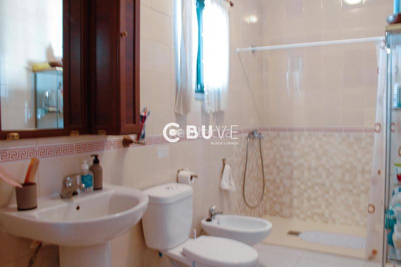 Foto c5b2e3ed-b3aa-4a31-a596-1e17f74a569e. Chalet se vende chalet independiente en lora del rio en Lora del Río