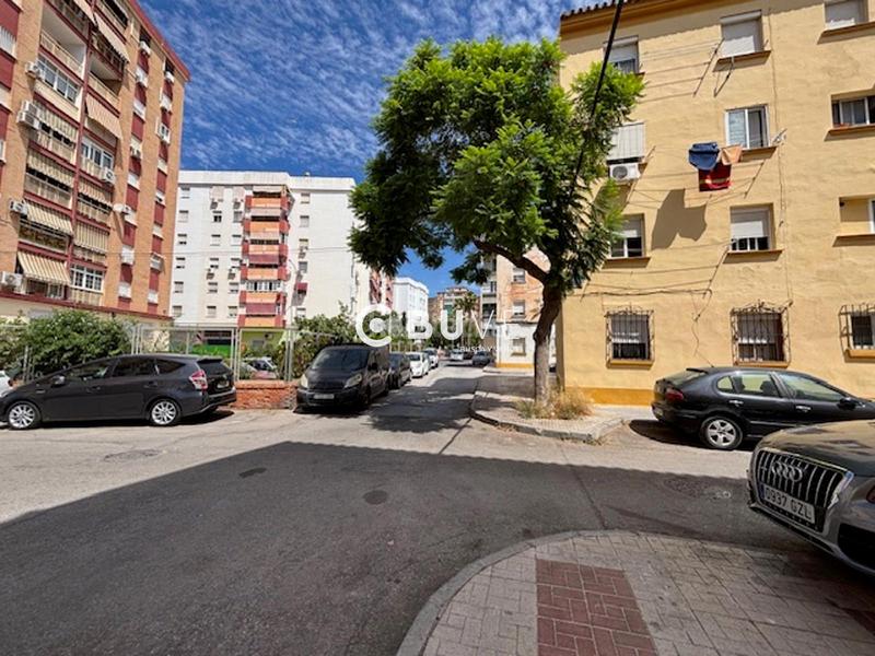 Foto eac6fecd-ac02-4d4d-9cab-613a86fda523. Piso se vende piso de 3hab en malaga en Santa Cristina - San Rafael Málaga