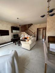 Casa adossada  Rafael peralta. Casa en espartinas con piscina, vestidor y dos patios  lista par