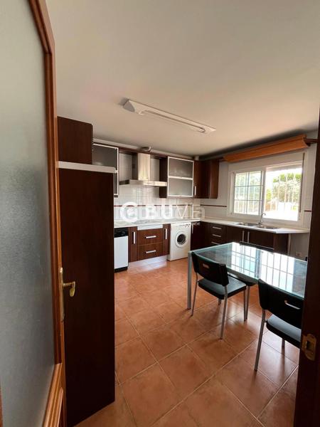 Foto e3d256bf-19a8-4826-8d29-8c01750a1cd7. Casa adossada amb calefacció aparcament piscina a Espartinas