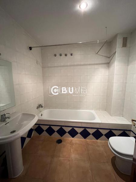 Foto f12f0e6c-fd4a-4a4d-869e-fde089e50cb2. Casa adossada amb calefacció aparcament piscina a Espartinas