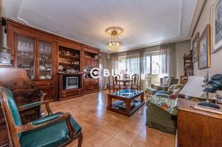 Pis  Gorrion. Se vende piso  de 3 habitaciones y dos baños en calle gorrion la