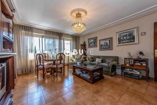 Pis  Gorrion. Se vende piso  de 3 habitaciones y dos baños en calle gorrion la