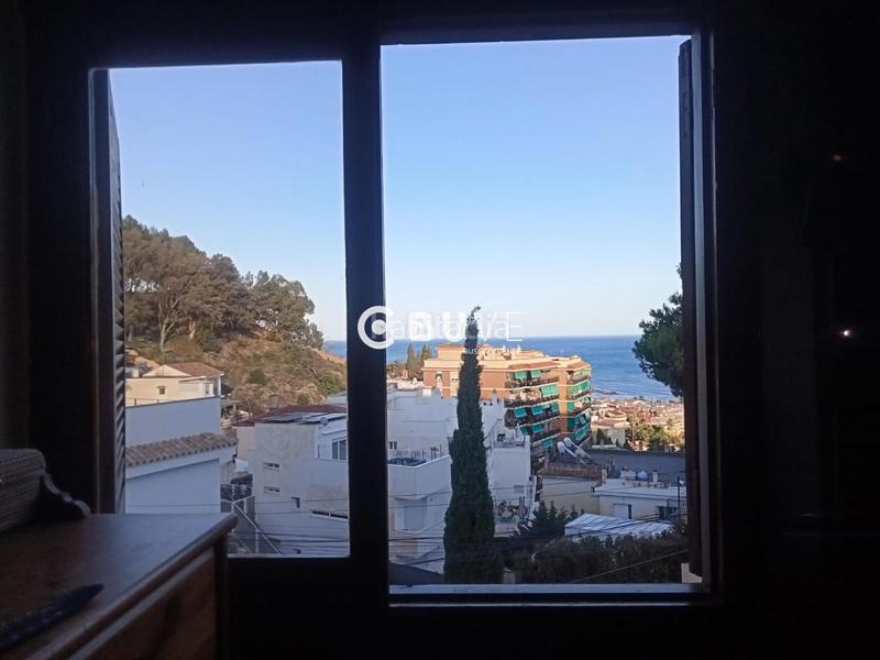 Foto 4e4c078b-55d4-453d-bd89-c5e1f229a29d. Chalet  2 plantas y aparcamiento en pedregalejo en Málaga