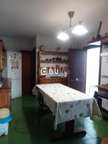 Foto 76bbada9-4b8d-4003-9945-d402a3e38981. Chalet  2 plantas y aparcamiento en pedregalejo en Málaga