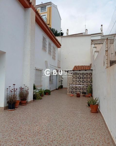 Foto 98ef73d5-70f3-4e24-aac8-d4308a470b41. Chalet  2 plantas y aparcamiento en pedregalejo en Málaga