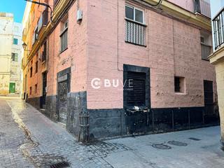 Pis  Suarez de salazar. Buve vende piso en cadiz