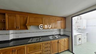 Maison  En medio. Casa de 3 plantas con ascensor y sótano en pleno centro de caste