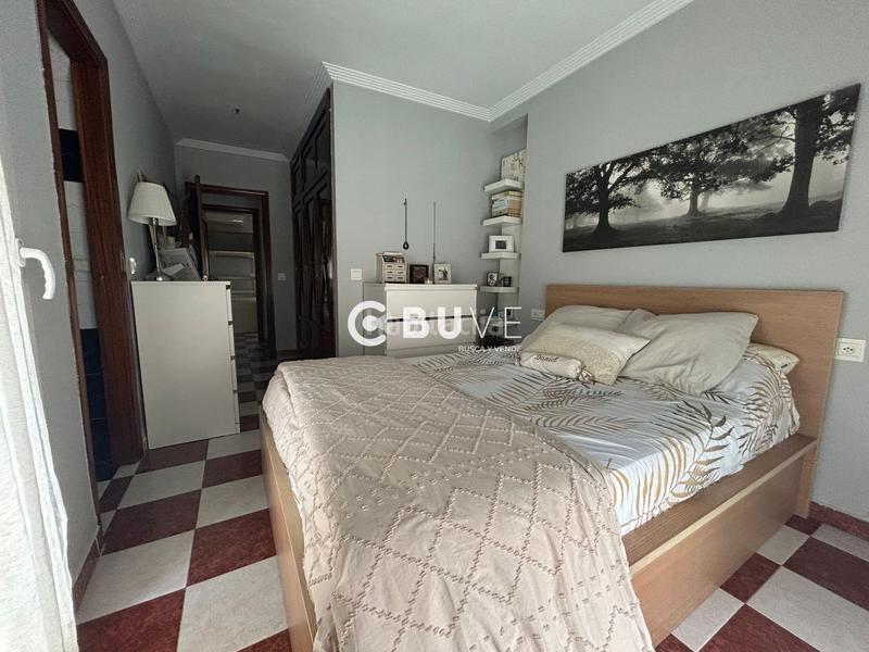 Foto 00020c58-5e24-4faa-8a7d-4fca4d2b223a. Chalet amplia casa pareada en las brisas con patio, trastero y placas solares! en Gines