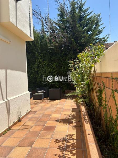 Foto 158e4b1e-4758-4d07-8c5e-bb06629ca017. Chalet amplia casa pareada en las brisas con patio, trastero y placas solares! en Gines