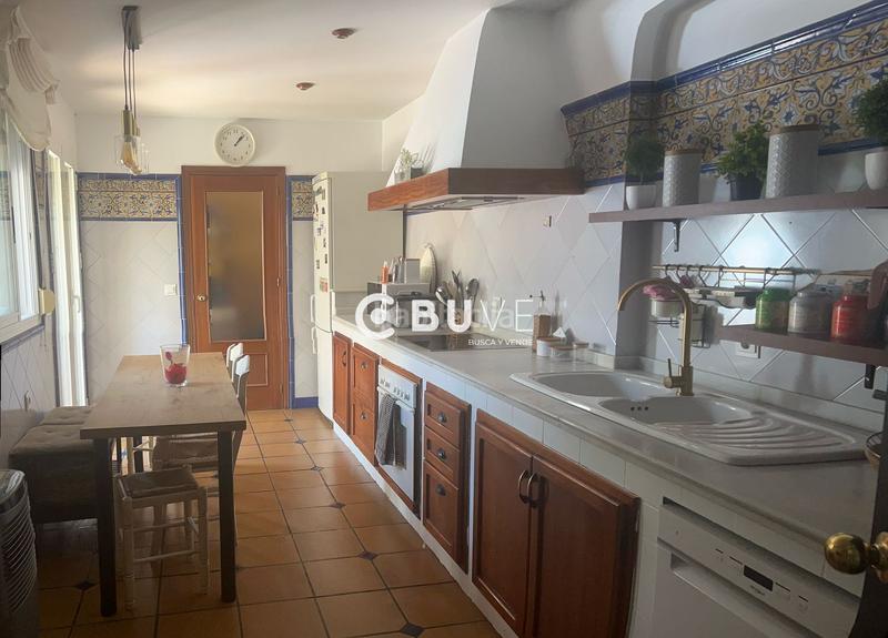 Foto 22ff81b3-f714-4094-a8ce-caa9a35e77c4. Chalet amplia casa pareada en las brisas con patio, trastero y placas solares! en Gines