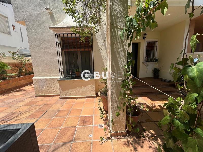 Foto 4dda3870-0e4c-474a-abcd-47adc0b0dc79. Chalet amplia casa pareada en las brisas con patio, trastero y placas solares! en Gines
