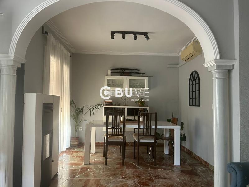 Foto 54f1d647-e9bf-423d-8f0e-a10adc05c4eb. Chalet amplia casa pareada en las brisas con patio, trastero y placas solares! en Gines