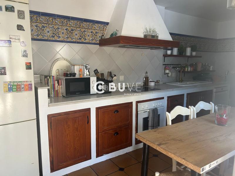 Foto b068c802-ec18-4271-b95a-769715fd1040. Chalet amplia casa pareada en las brisas con patio, trastero y placas solares! en Gines