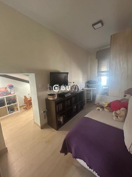 Foto ccbaf8b4-ba94-4f0f-8e66-f75250e56b8f. Chalet amplia casa pareada en las brisas con patio, trastero y placas solares! en Gines