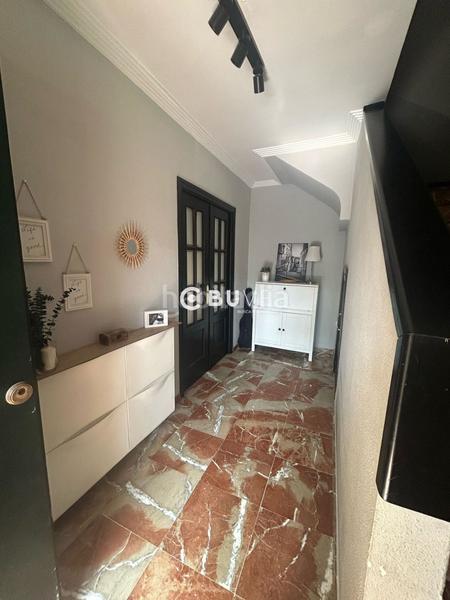 Foto d59970ab-c90e-48bc-a0e6-75a130ba5fbb. Chalet amplia casa pareada en las brisas con patio, trastero y placas solares! en Gines