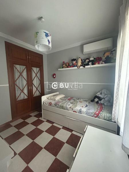 Foto f3059c23-e846-4301-8d6a-561e626840c9. Chalet amplia casa pareada en las brisas con patio, trastero y placas solares! en Gines
