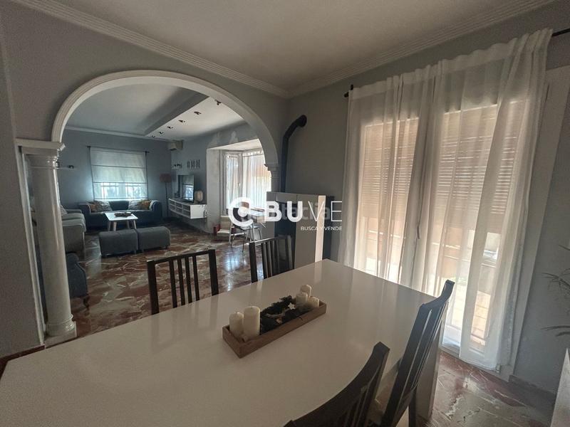 Foto fd62d3cb-2e52-4819-8cbb-0f60bbce225f. Chalet amplia casa pareada en las brisas con patio, trastero y placas solares! en Gines