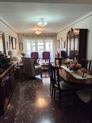 Pis  Avenida de josé anselmo clavé. Se vende piso de 4 habitaciones en zaragoza