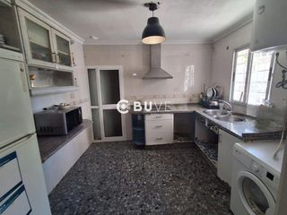 House  Alberchigo. Casa con garaje para 8 coches, 4 habitaciones y azotea transitab