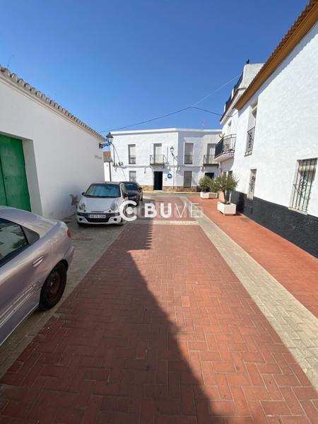 Foto 1028e01b-90a7-4655-bb54-cd77cf774740. Casa adosada se vende casa de 3hab en centro , sevilla en Umbrete