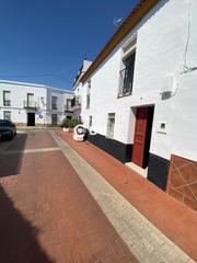 Casa adossada  Campello. Se vende casa de 3hab en centro de umbrete, sevilla