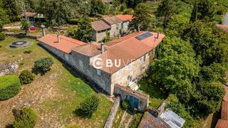 Chalet  N/a. Se vende villa con piscina y garaje en entorno natural.