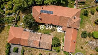 Chalet  N/a. Se vende villa con piscina y garaje en entorno natural.
