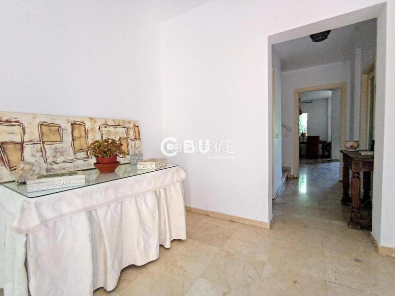 Foto 55280b60-05a6-41c8-b4bf-2135ad2b81c0. Chalet  pareado con piscina, terraza y placas solares junto al club de simón verde. en Gelves