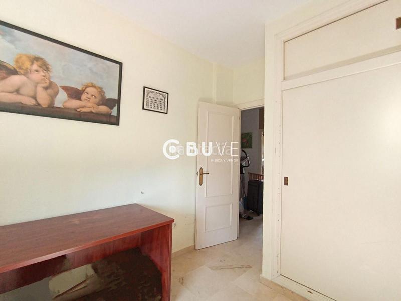Foto c075489a-4291-45a9-8a1e-234ff3f480f8. Chalet  pareado con piscina, terraza y placas solares junto al club de simón verde. en Gelves