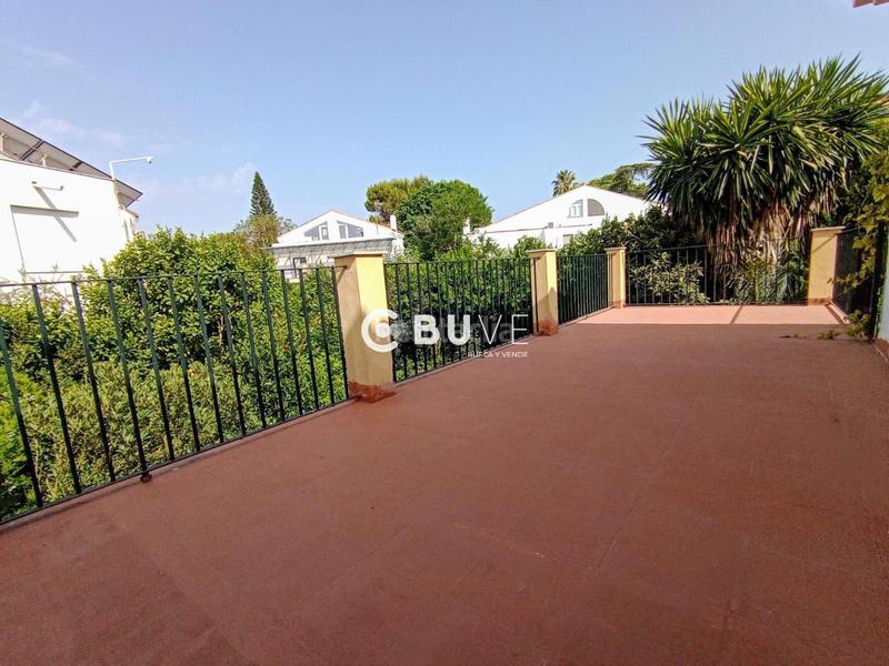 Foto c36a1706-10ef-4116-98b2-7194b8fb3635. Chalet  pareado con piscina, terraza y placas solares junto al club de simón verde. en Gelves