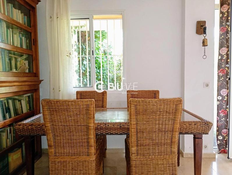Foto df338522-a965-4484-8072-737fbf39f60a. Chalet  pareado con piscina, terraza y placas solares junto al club de simón verde. en Gelves