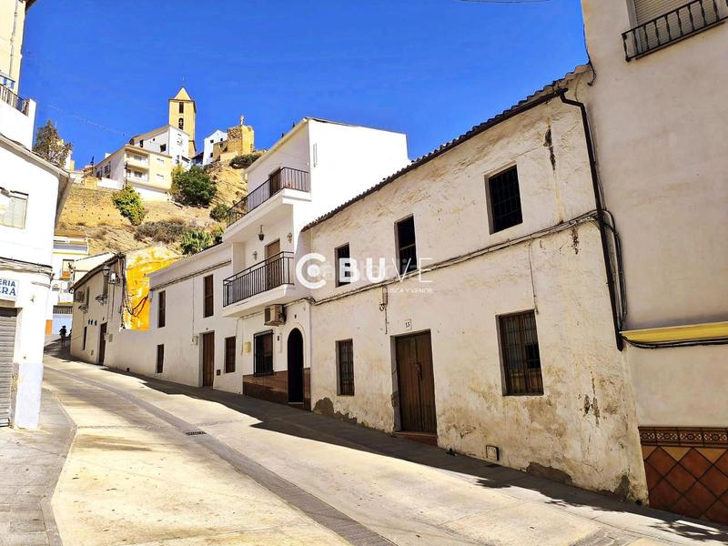 Foto be3da90a-b853-415a-8746-71b44759f08b. Casa adosada casa de pueblo para reformar en el centro de iznajar en Iznájar