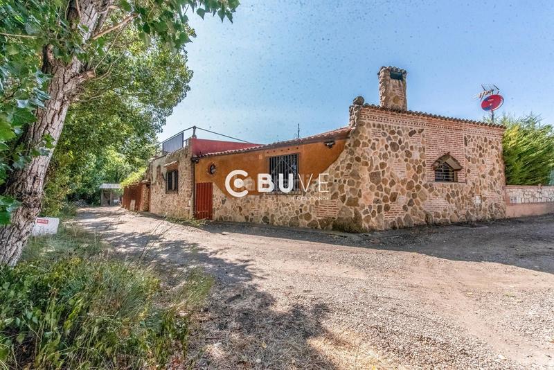 Foto 521097f6-2753-45b0-8c71-3e90d274a350. Chalet mit heizung pool in La Overuela Valladolid