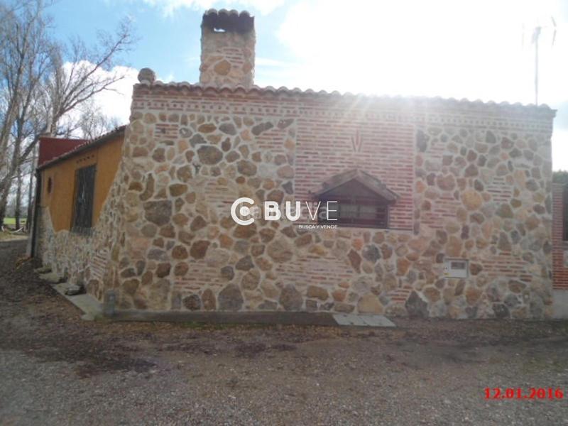 Foto 9e8096a3-b064-485b-aa8e-59a5ecbffd92. Chalet mit heizung pool in La Overuela Valladolid