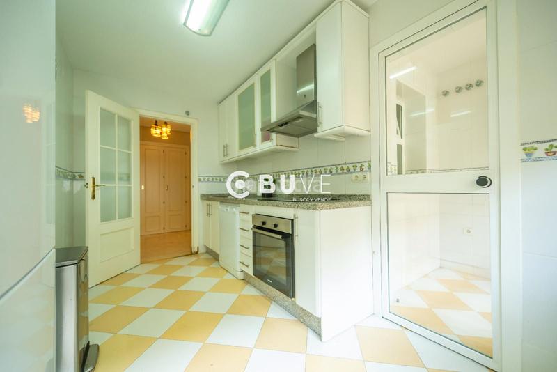 Foto 5edb9402-5962-490f-bb42-65c7a8f27f5c. Pis amb calefacció aparcament piscina a Zona Centro Comercial Torrequebrada Benalmádena