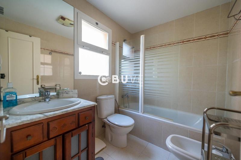 Foto 79b85be3-5e90-46cf-b677-f98e7d8d2d2a. Pis amb calefacció aparcament piscina a Zona Centro Comercial Torrequebrada Benalmádena