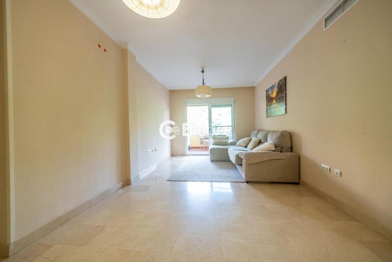 Foto 8ed79799-f0f9-412b-b1ab-96a99fd3965b. Pis amb calefacció aparcament piscina a Zona Centro Comercial Torrequebrada Benalmádena