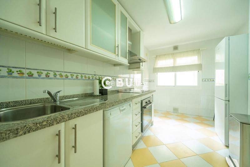 Foto 99f08d60-101e-4d20-a380-6b20ad37d997. Pis amb calefacció aparcament piscina a Zona Centro Comercial Torrequebrada Benalmádena