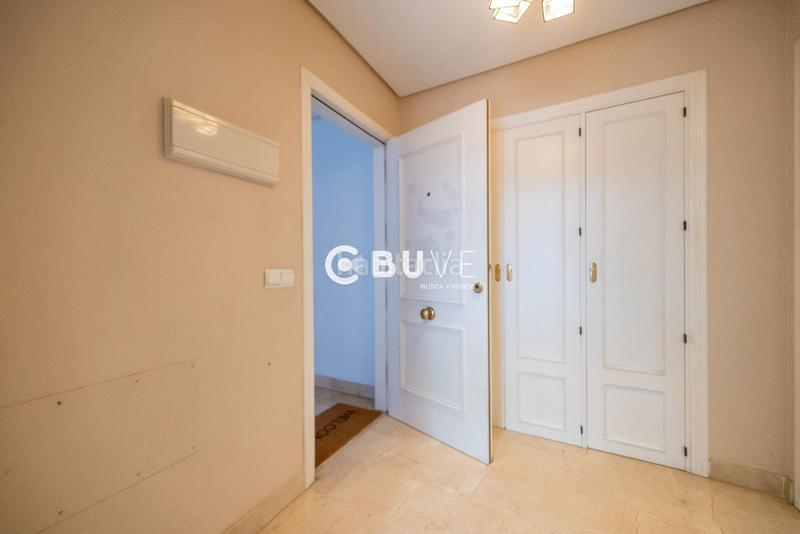 Foto cbbfe8de-32db-4c2f-977e-99b0e2e7c7ff. Pis amb calefacció aparcament piscina a Zona Centro Comercial Torrequebrada Benalmádena