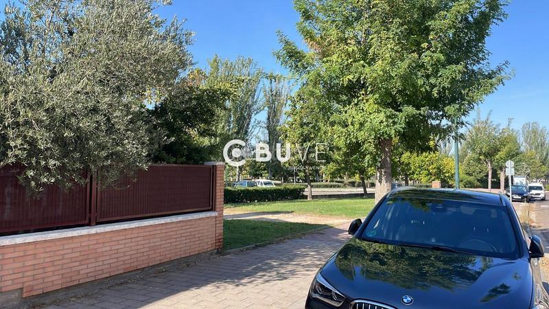 Foto 7c448326-a235-4b92-bd8b-d5e71cc2f0c8. Casa adossada amb aparcament a Parque Alameda - Paula López Valladolid