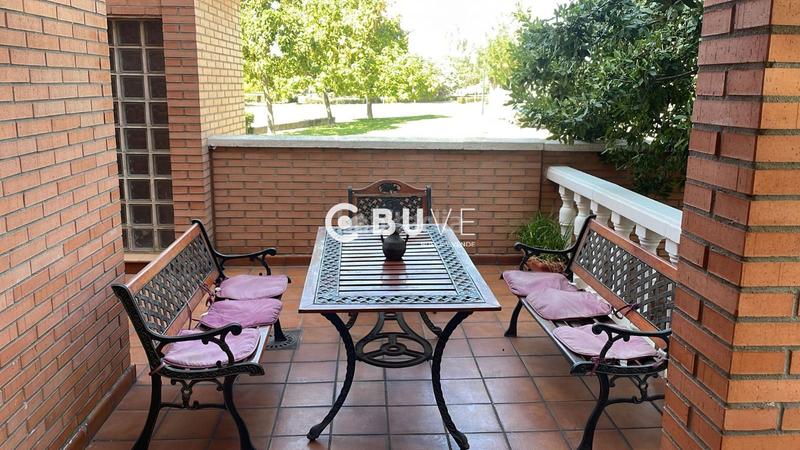 Foto b6f59089-defa-4f5d-813a-90ca9e233ba2. Casa adossada amb aparcament a Parque Alameda - Paula López Valladolid