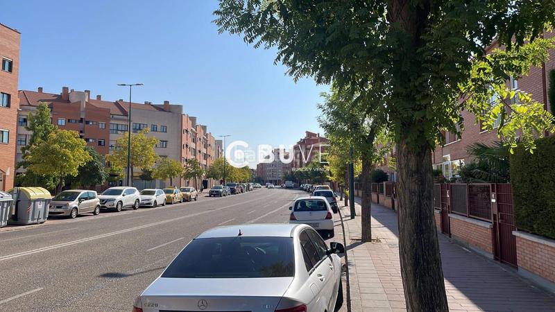 Foto bc840924-480f-450b-8e66-e46f74f1866e. Casa adossada amb aparcament a Parque Alameda - Paula López Valladolid