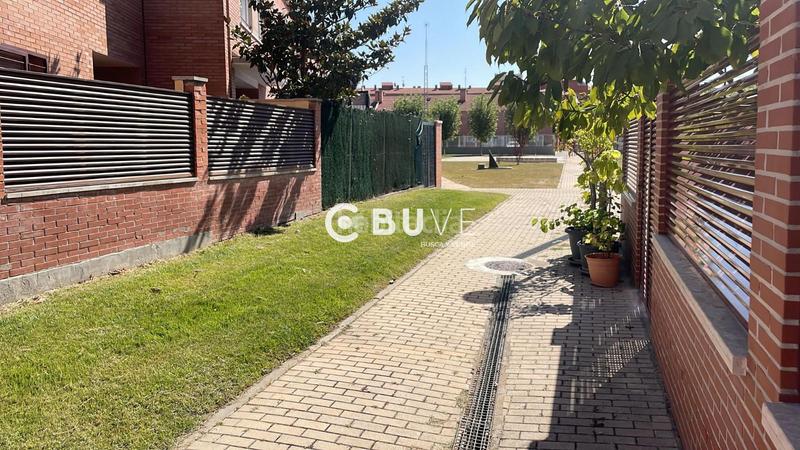 Foto d5ddb462-b46f-4134-b036-f95b65aba759. Casa adossada amb aparcament a Parque Alameda - Paula López Valladolid