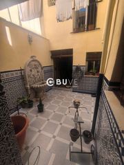 Casa adosada  Condesa carmen pizarro. Casa de pueblo 6 dormitorios 2 baños 2 plantas y buhardilla y 3