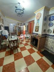 Casa adossada  Huelva. Chalet adosado reformado con gran patio y garaje en benacazón