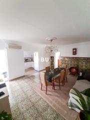 Piso  Santa maría magdalena. Se vende piso de 5 hab en dos hermanas